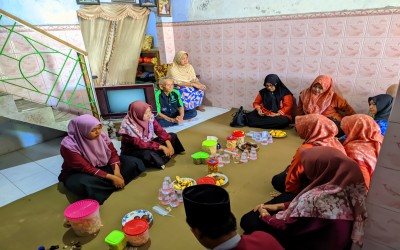 SMP Islam Darunniyah Jetis bersama Mi Darunniyah Laksanakan Kunjungan Ta’ziyah ke rumah bapak Fatkhur Rohman Pengurus Yayasan Pendidikan Islam Darunniyah